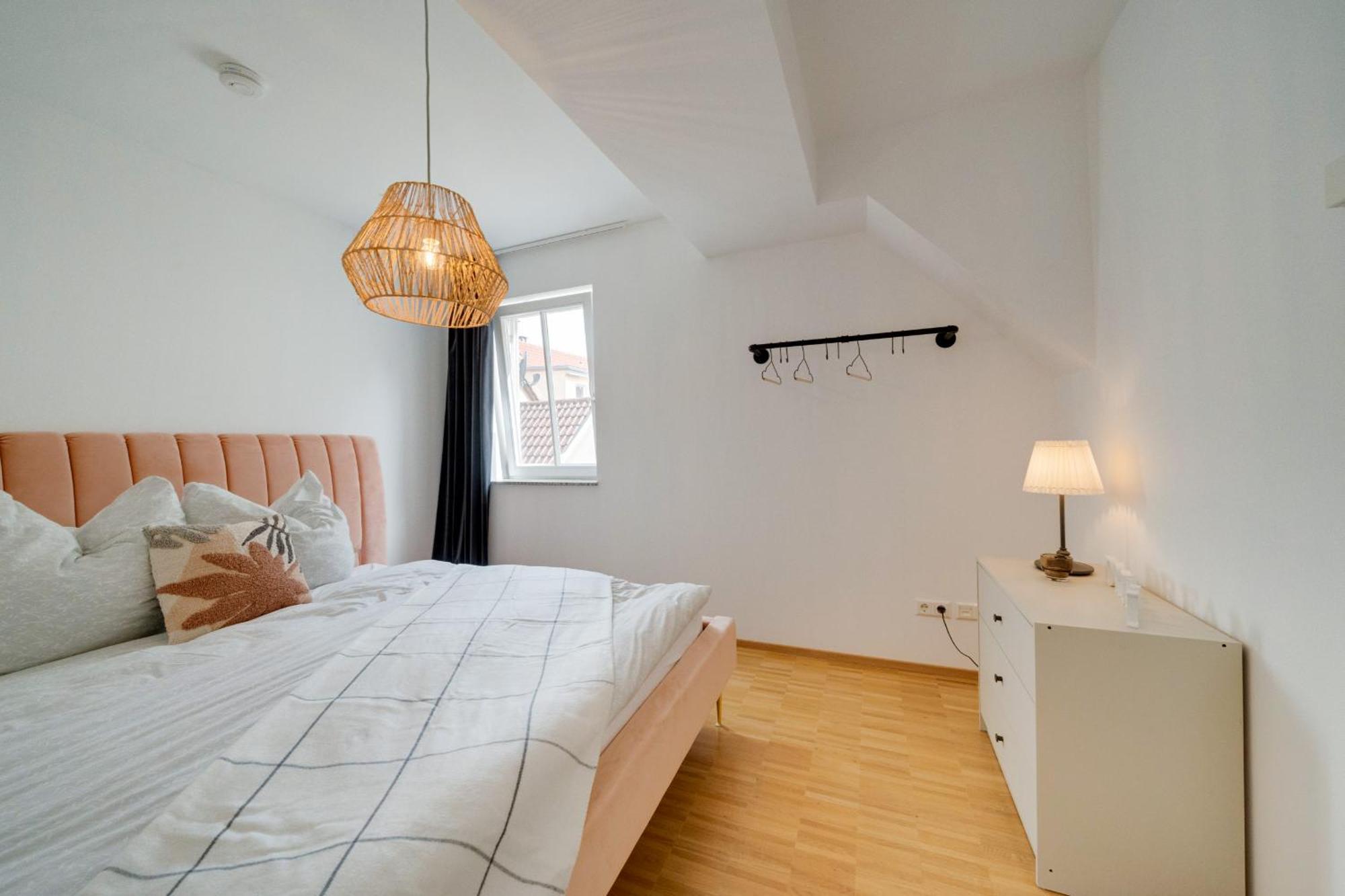 Altstadt Apartment 2 Zimmer Am Weibermarkt Ройтлинген Екстериор снимка